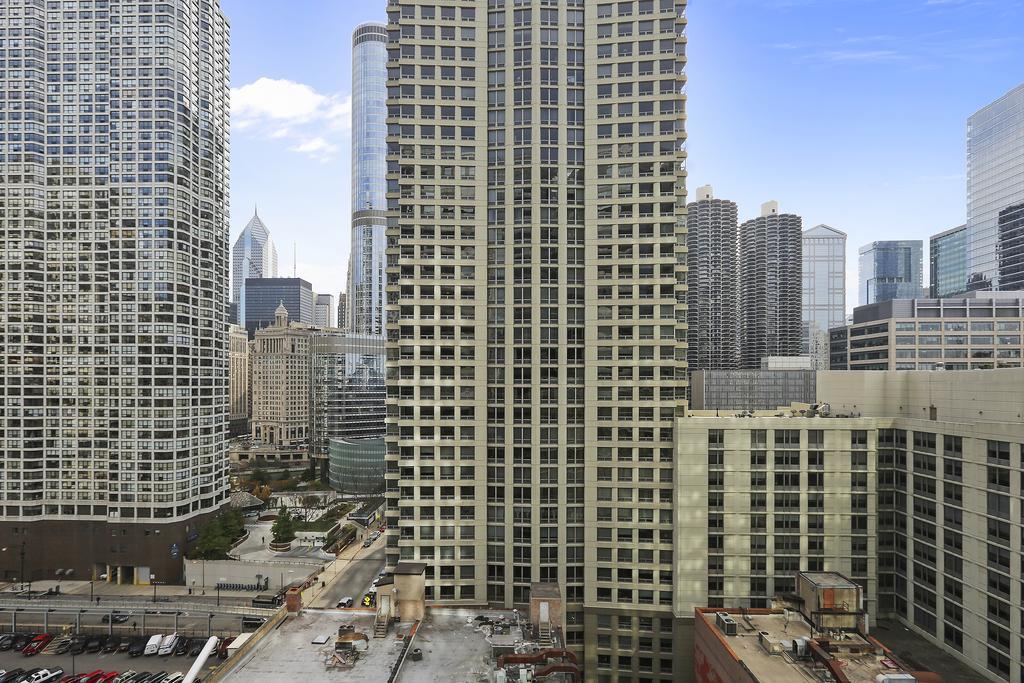 Bridgestreet At State And Grand Aparthotel Chicago Exterior photo