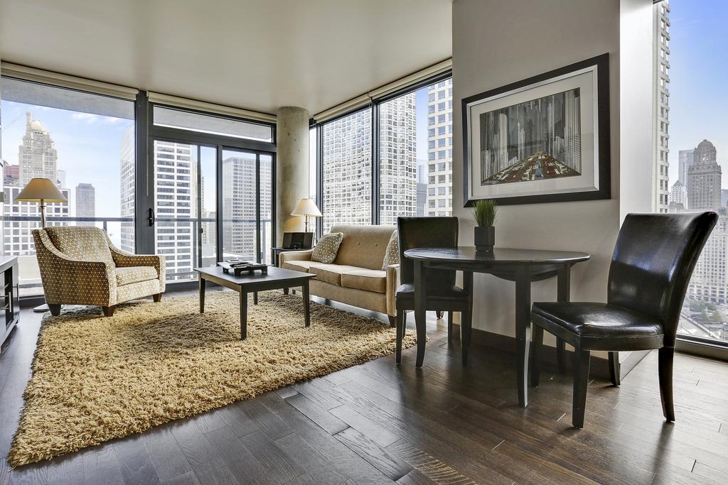 Bridgestreet At State And Grand Aparthotel Chicago Exterior photo